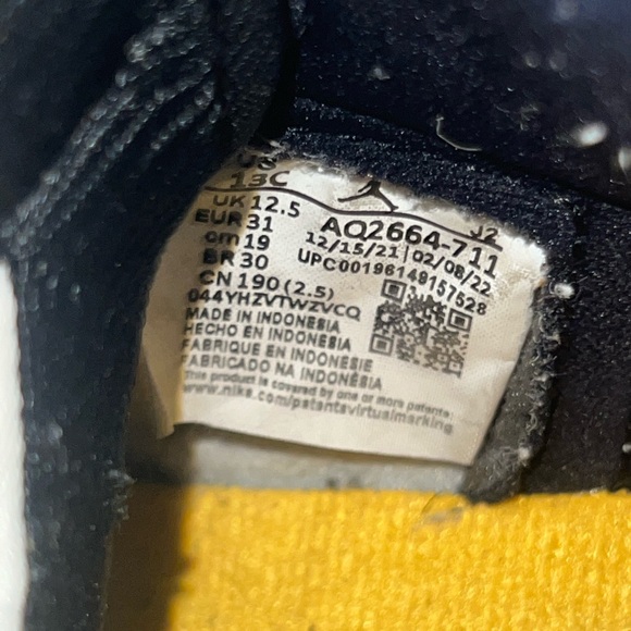 Jordan’s black and yellow size 13 C - Picture 10 of 10